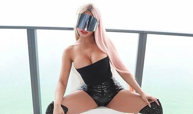 Niki Minajın seksual obrazı - fotolar