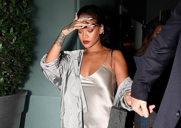 Rihanna yenə heyrətləndirdi – fotolar