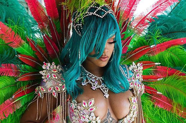 Rihannanın qeyri-adi obrazı - fotolar