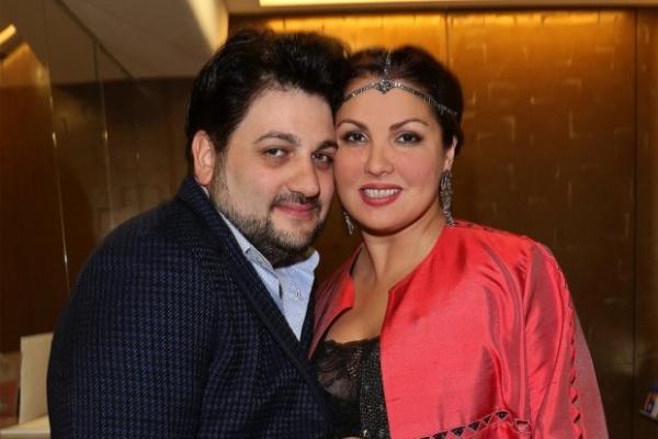 Əməkdar artist arvadı ilə Yaponiyada konsert verəcək 