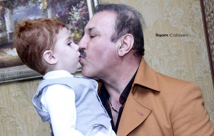 Cavanşir Məmmədov nəvəsi ilə təqdimatda -  fotolar