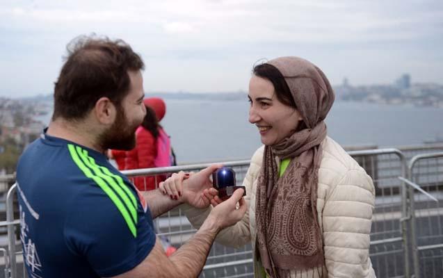 İstanbul marafonunda azərbaycanlı oğlandan romantik evlilik təklifi - fotolar
