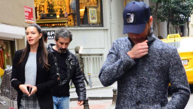 Paparassiləri görən Sinan sevgilisini yarı yolda qoydu - fotolar 