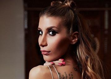 İrem ilk dəfə qardaşının şəkillərini paylaşdı