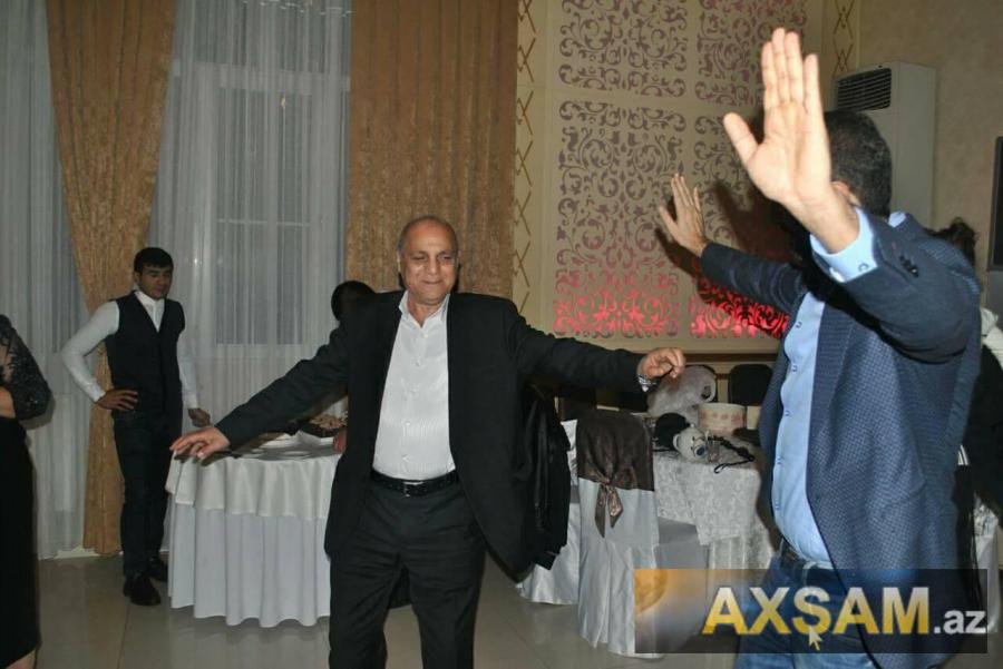 Namiq atasına ad günü etdi -  fotolar