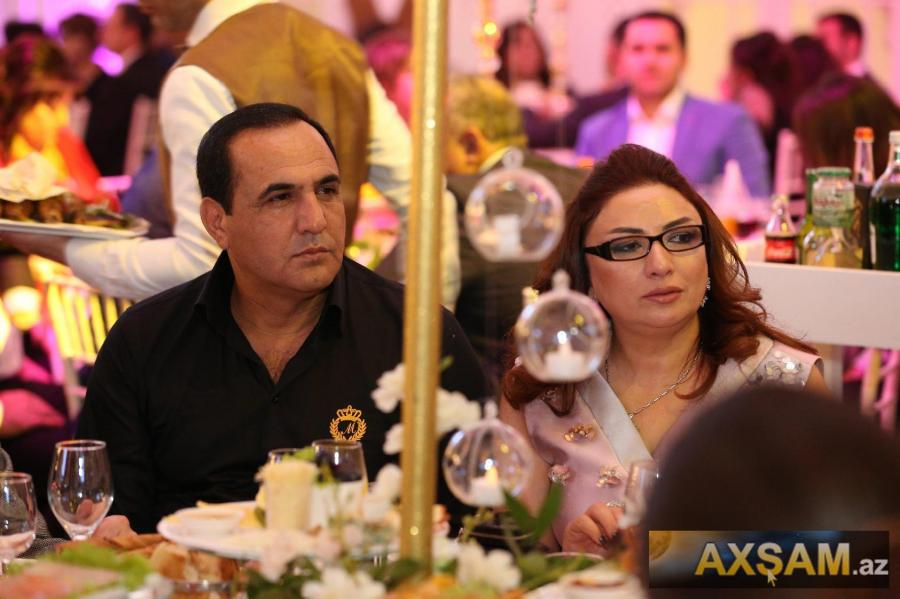Manaf Ağayev xanımı ilə toyda –  foto