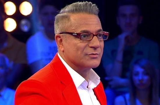 Qızı yaşında birinə mesaj yazdığı üçün biabır oldu - fotolar