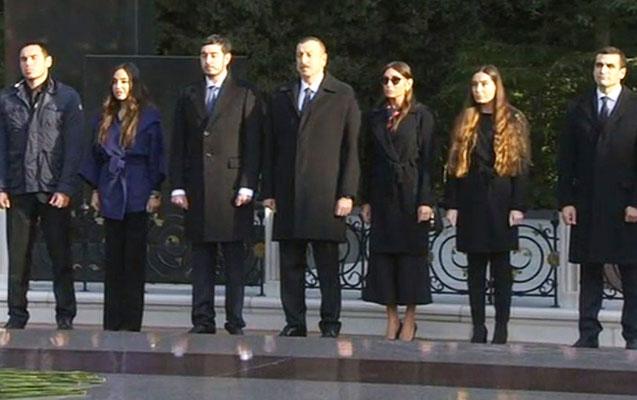 Prezident ailəsi ilə Fəxri Xiyabanda - fotolar 