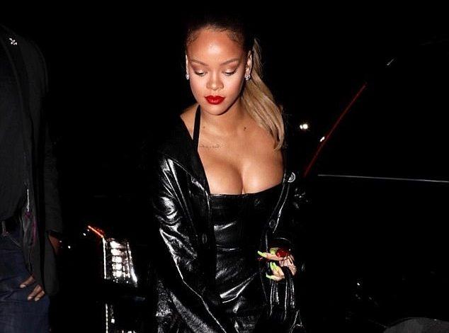 Dəri libas, qırmızı dodaq boyası - Rihannanın seksual obrazı 
