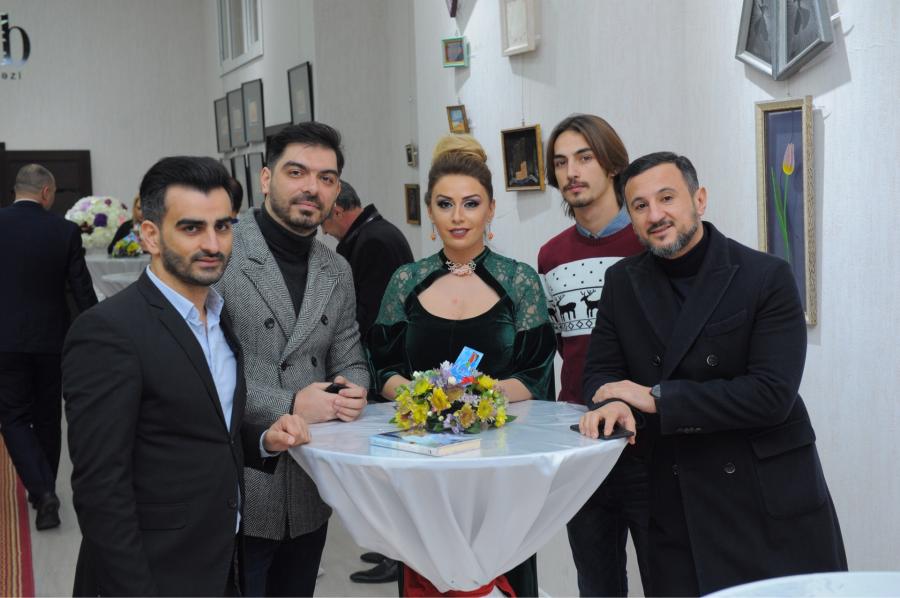 Roza Zərgərli imza günü keçirdi -  fotolar