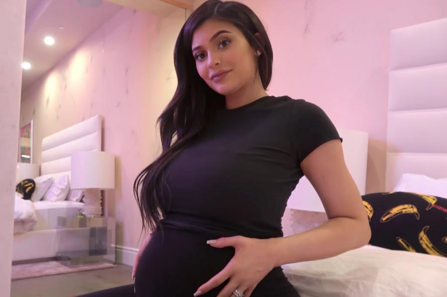 20 yaşlı model ana oldu - video