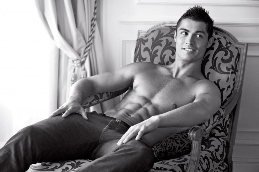 Ronaldo bu səbəbdən döymə etdirmir - fotolar