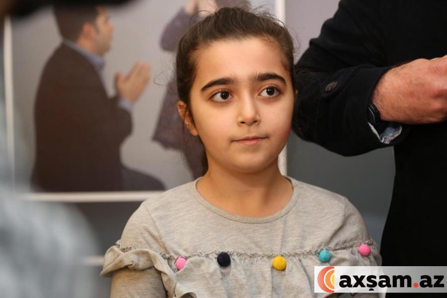 Təqdimata qızı ilə qatıldı –  foto