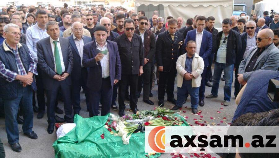 Fuad Poladov son mənzilə alqışlarla yola salındı -  Video