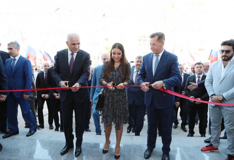 Leyla Əliyeva Həştərxanda Azərbaycan Biznes Mərkəzinin açılışında - Fotolar
