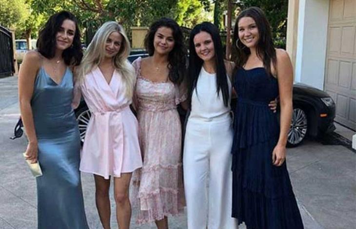 Selena 26 yaşını belə qeyd etdi - Fotolar
