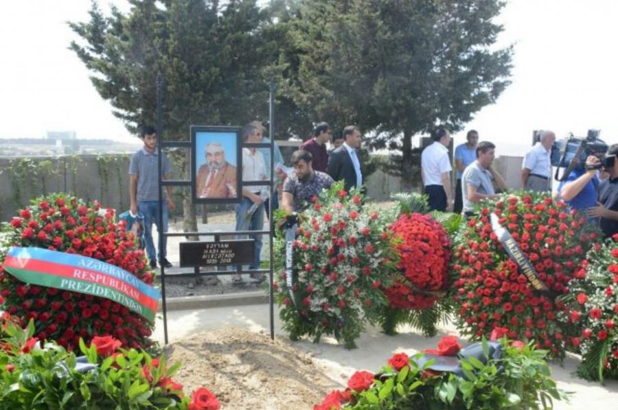 Xəyyam Mirzəzadə dəfn olundu - Fotolar