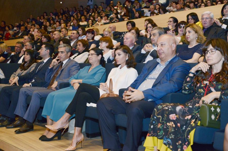 Mehriban Əliyeva konsert izlədi -  Fotolar