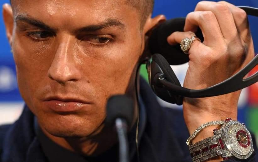 Ronaldo 2 milyon avroluq saat taxdı - Foto