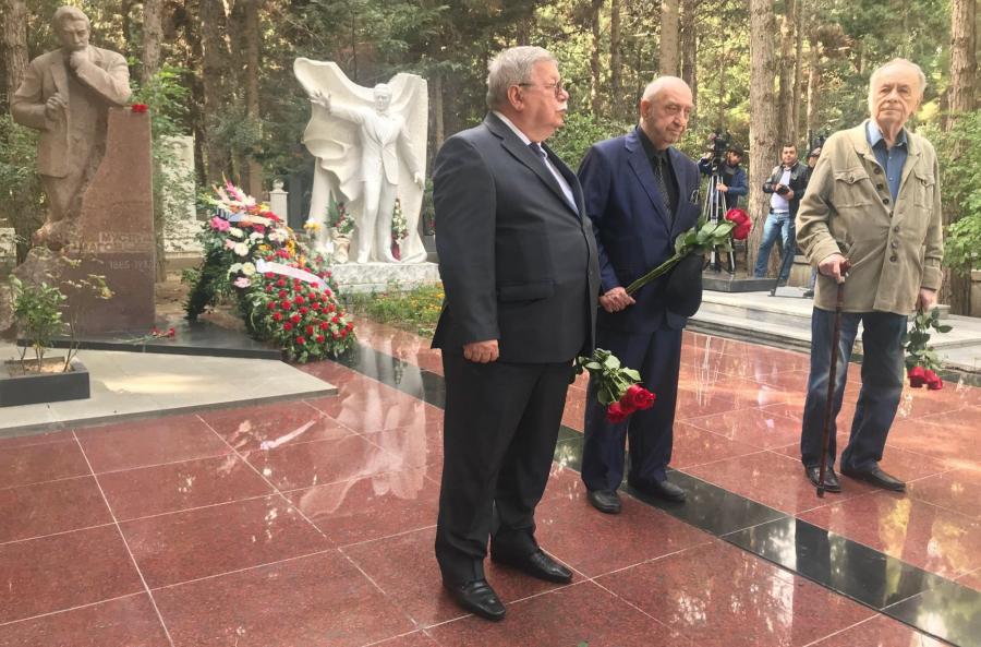  Fəxri xiyabanda Müslüm Maqomayevin xatirəsi yad olunub - Foto