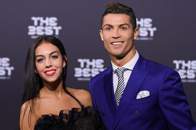 Ronaldo nişanlandı - Fotolar