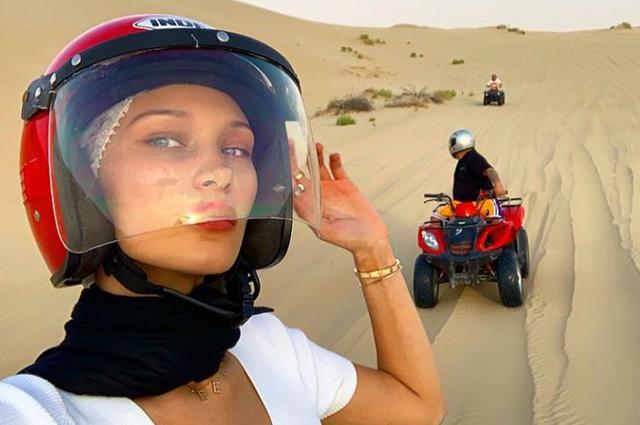 Bella Hadid sevgilisi ilə Abu-Dabi səhrasında -  Fotolar