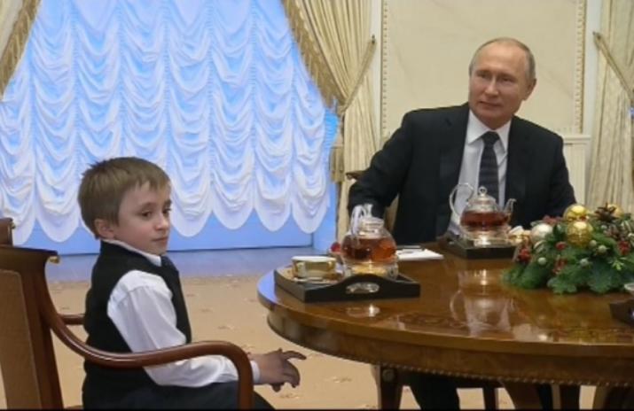 Putin ağır xəstəlikdən əziyyət çəkən uşağın arzusunu gerçəkləşdirdi - Video