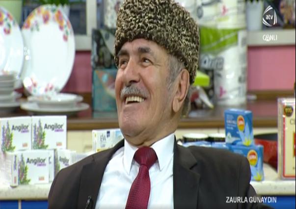 "13 nəvəm, 16 nəticəm var" -  Canəli Əkbərov ailəsi ilə efirdə