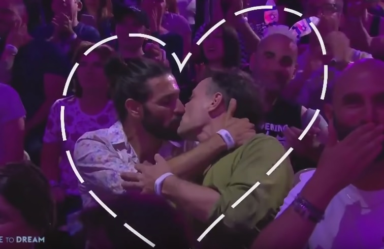 “Eurovision”a eynicinslilərin öpüşməyi damğa vurdu -  Video