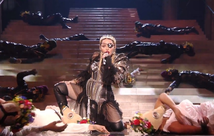Madonna “Eurovision” səhnəsində - Video