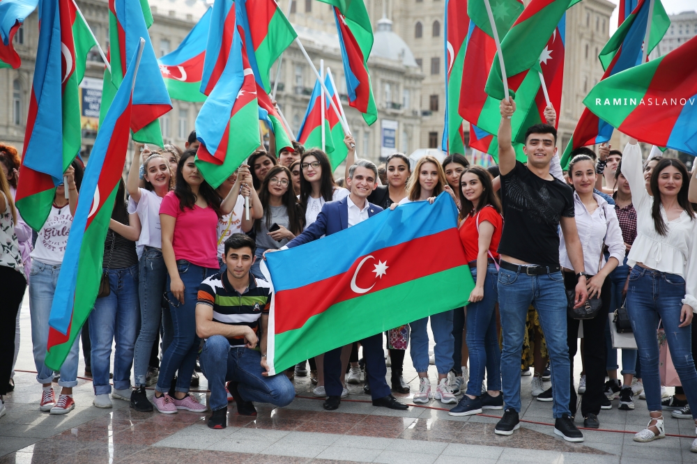 Bulvarda fləşmob – “Himnimizi bir yerdə oxuyaq” - Fotolar