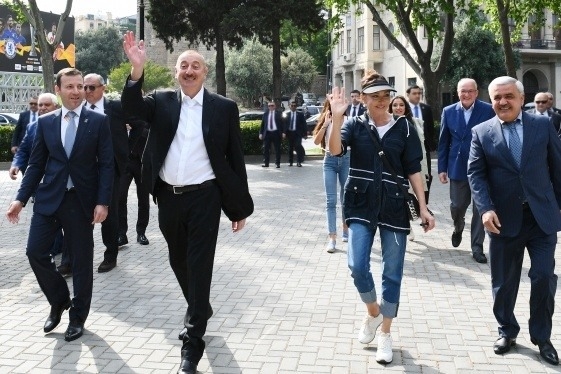 Prezident ailə üzvləri ilə Dənizkənarı Milli Parkda - Fotolar