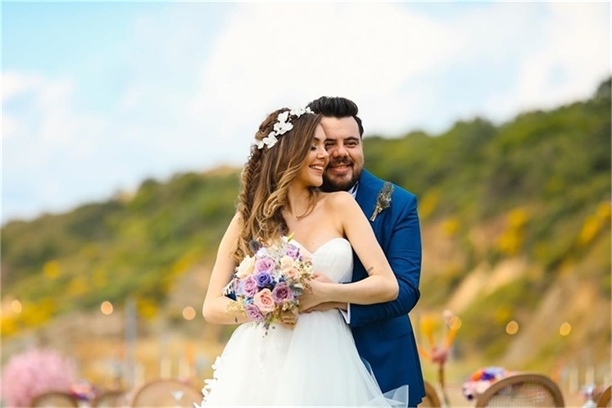 Dörd aylıq hamilə olan sevgilisi ilə evləndi -  Fotolar + Video