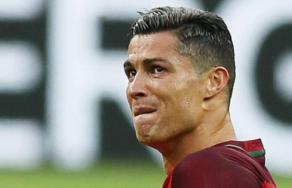 Ronaldo içki düşkünü atasından danışıb, ağladı - Video