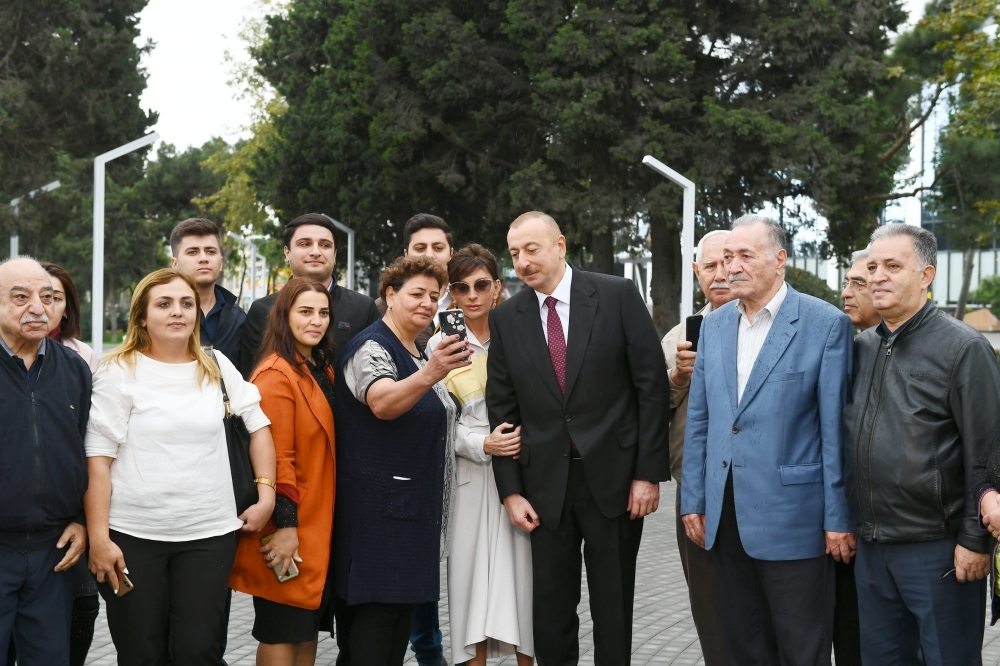 Prezident və xanımı parkda -  Fotolar