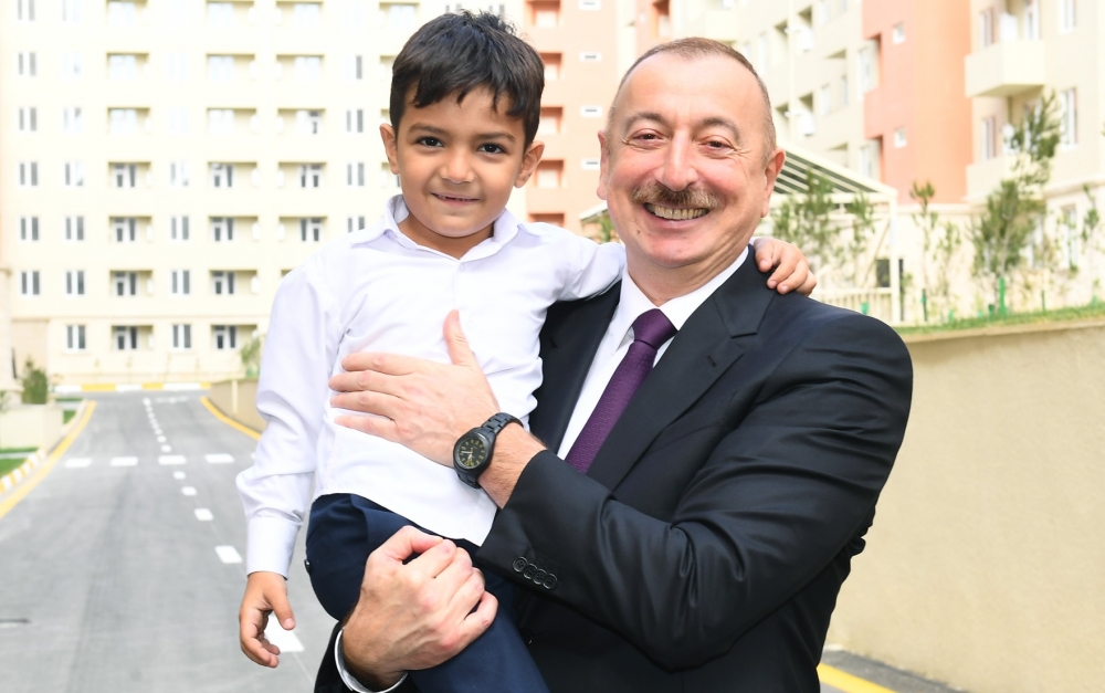 İlham Əliyevin uşaqlarla maraqlı fotoları
