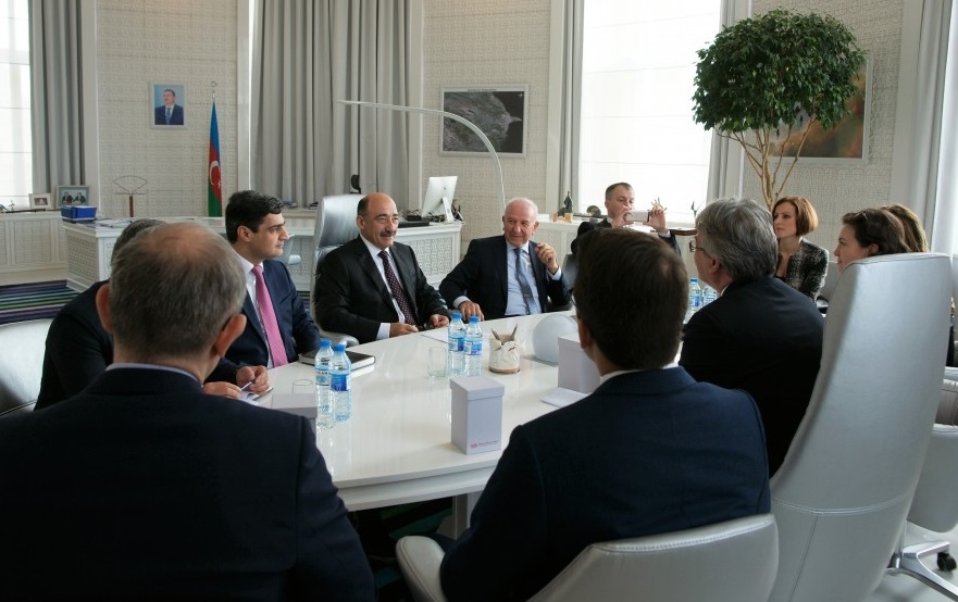 Əbülfəs Qarayev Rusiya nümayəndə heyətini qəbul edib