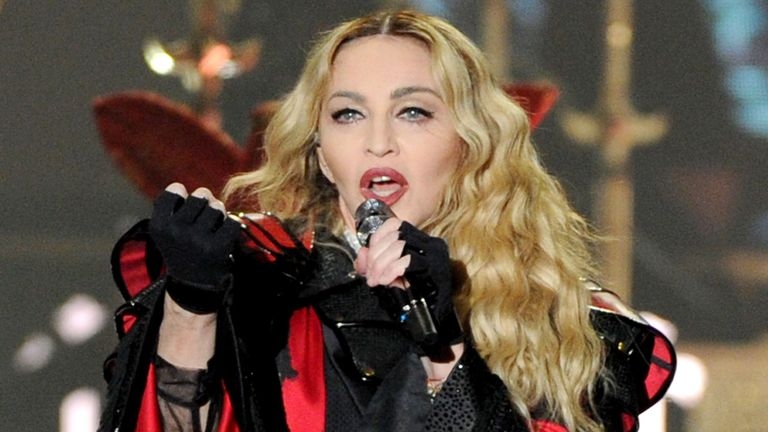 Madonnanın təyyarədə gəncləşmək istəyi baş tutmadı