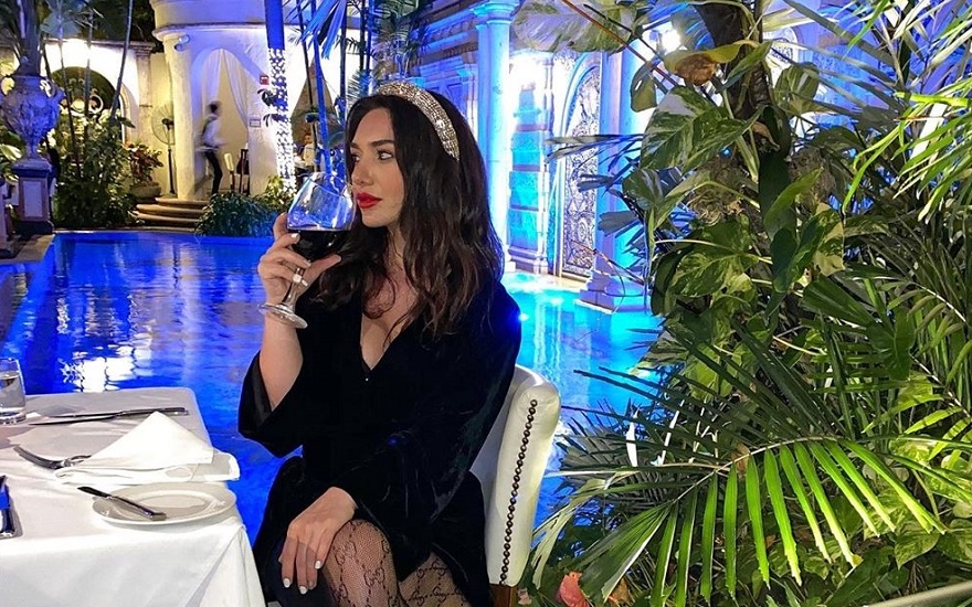Günel “Versace”nin evində - Fotolar