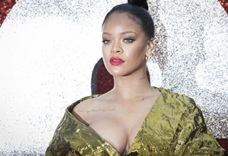 Rihannadan pərəstişkarlarına yeni il "hədiyyə"si - Video