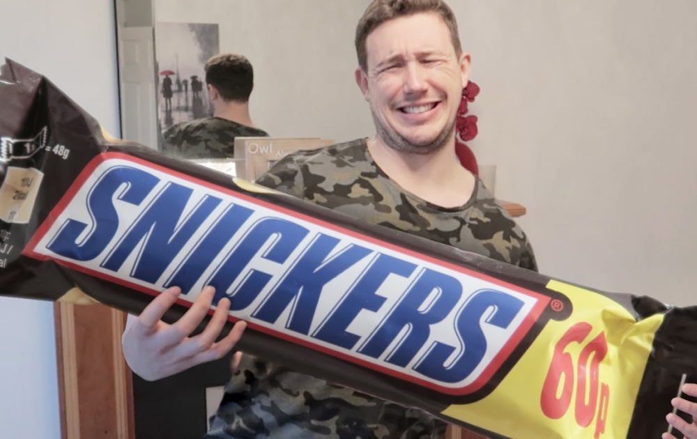 Dünyanın ən böyük "Snickers"i hazırlandı - Video