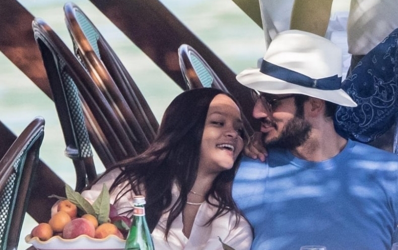 Rihanna milyarder sevgilisindən ayrıldı - Fotolar
