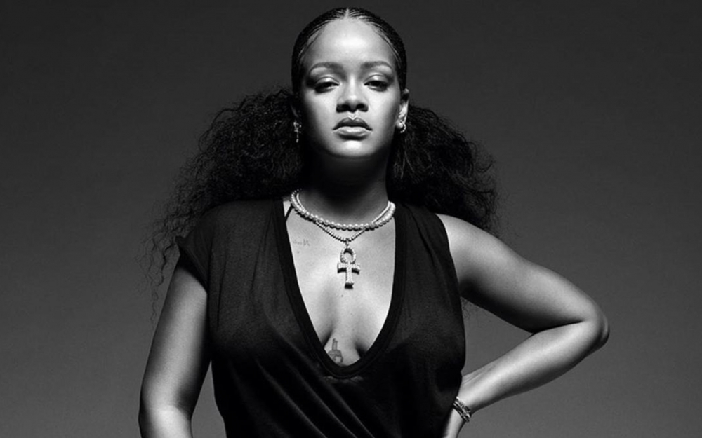 Rihannadan ağ-qara fotosessiya