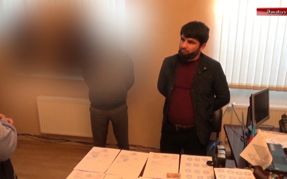 Saxta arayışlar satan şirkət rəhbəri saxlanılıb - Fotolar + Video