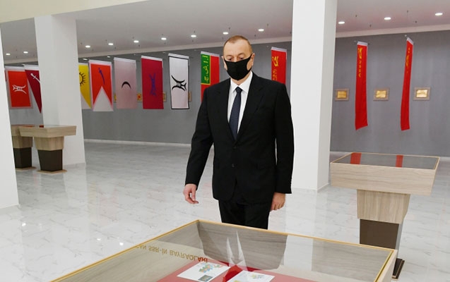 İlham Əliyev açılışda maska taxdı