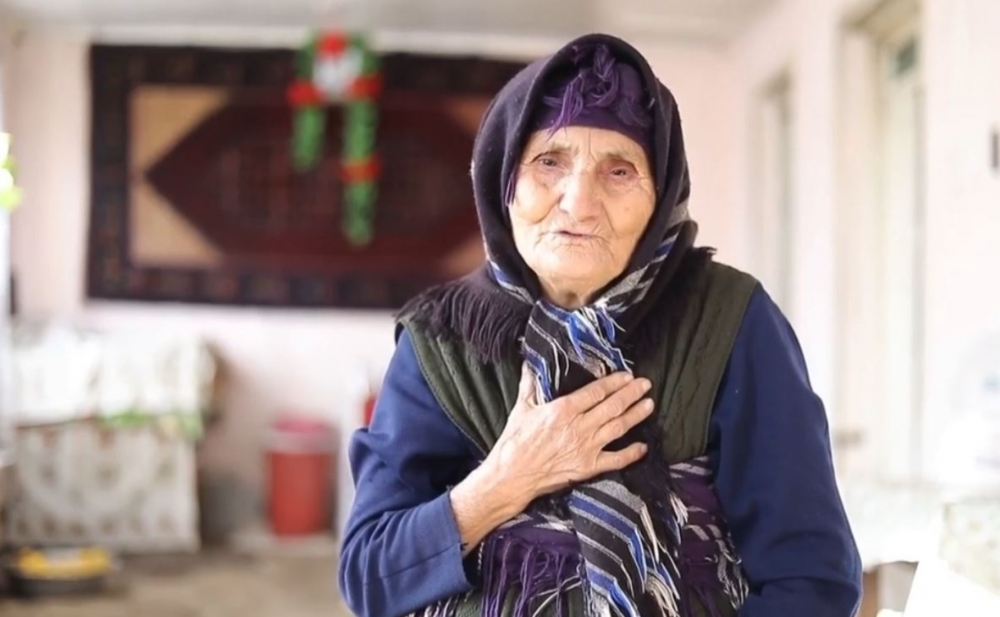 Röyanın 77 yaşlı Əsmər nənəyə tikdirdiyi ev hazırdır -  Video