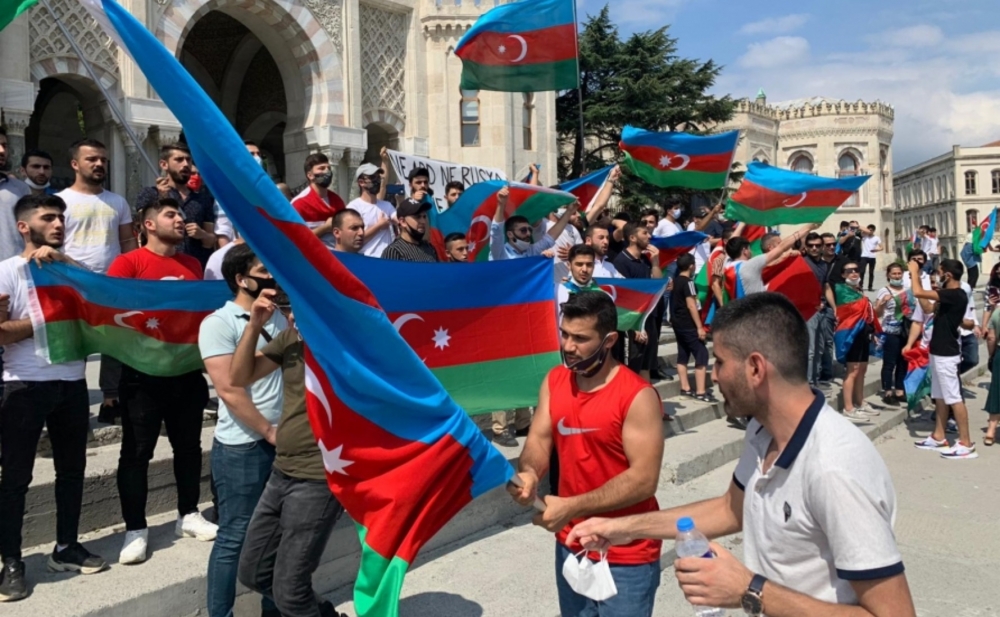 İstanbulda Azərbaycan ordusuna dəstək aksiyaysı keçirilib -  Fotolar