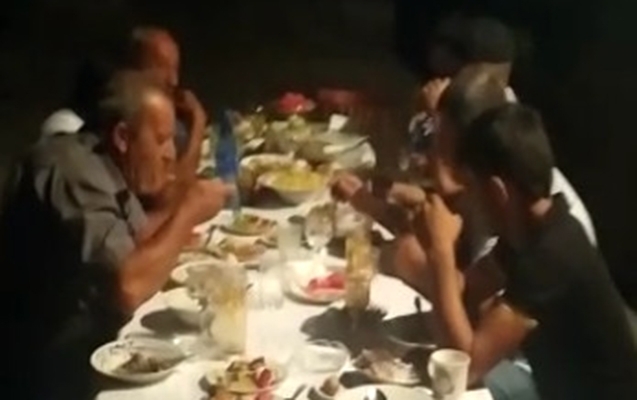 Nəvələrinə ad günü keçirən babalar saxlanıldı -  Video