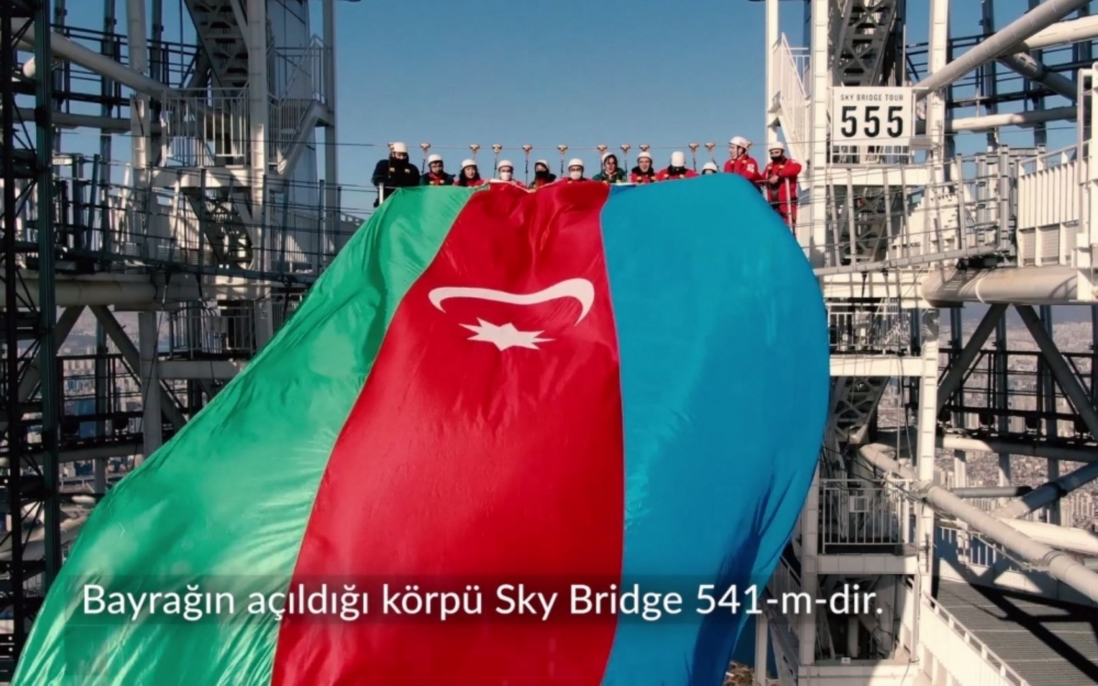 Bayrağımız dünyanın ən hündür beşinci göydələnində dalğalanıb -  Fotolar