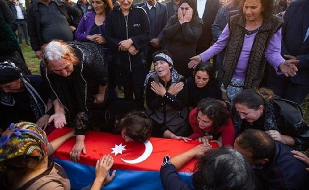 "İnsanların həyatını xilas edəndə qəlpələrdən biri başını yaraladı" -  Fotolar